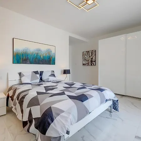 Fabulous Penthouse Close To St George's Bay Saint Julian's