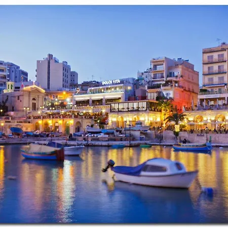 Fabulous Penthouse Close To St George's Bay Apartment *