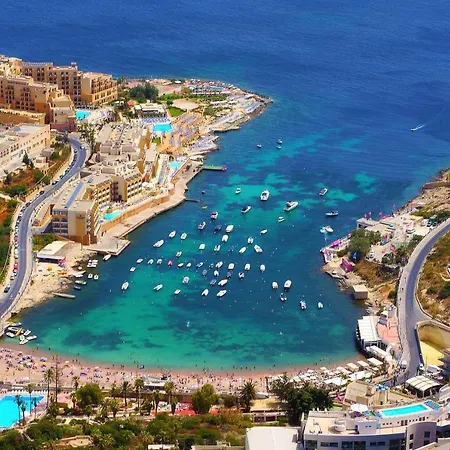 Fabulous Penthouse Close To St George's Bay *