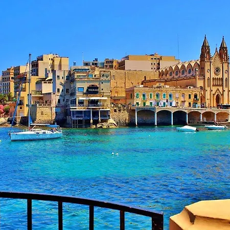 Fabulous Penthouse Close To St George's Bay *